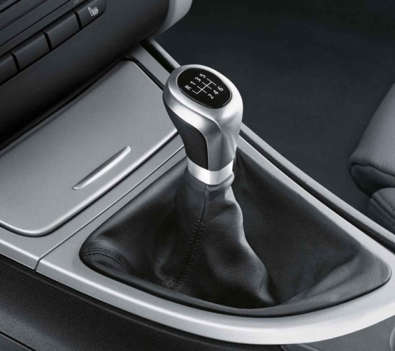 Photo of a six-speed manual gear stick
