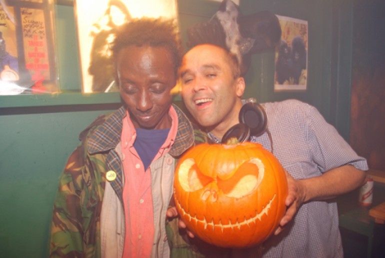 Tabu, Tom and a carved pumpkin